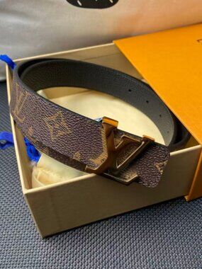 Louis Vuitton Iconic LV Initiales Reversible Belt. Size 85cm/34in